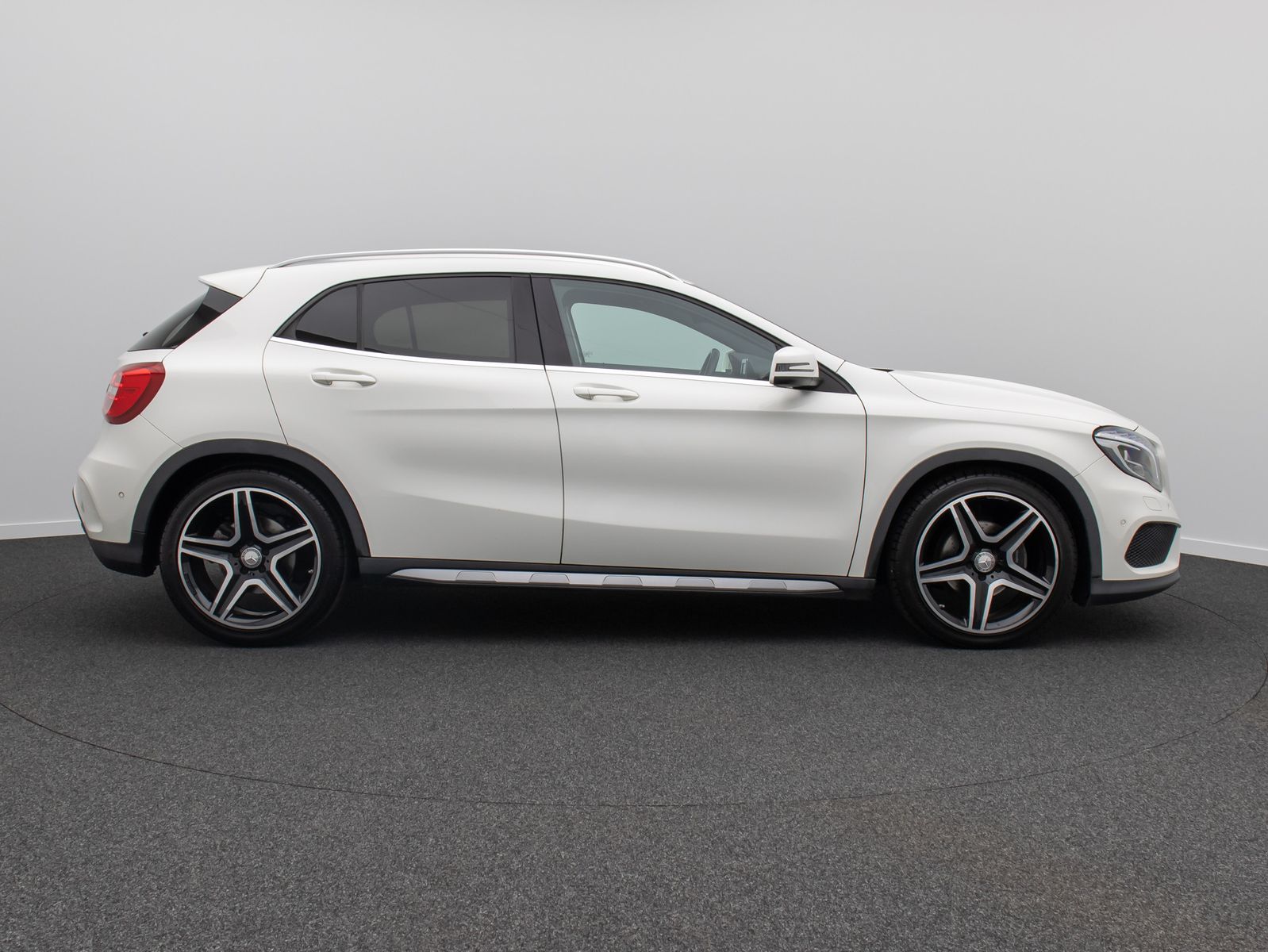 Fahrzeugabbildung Mercedes-Benz GLA 200 Street Style ParkAss Navi Bi-Xenon Leder