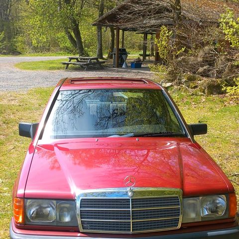 Mercedes-Benz Mercedes Benz 190D (Oldtimer) mit einem An...