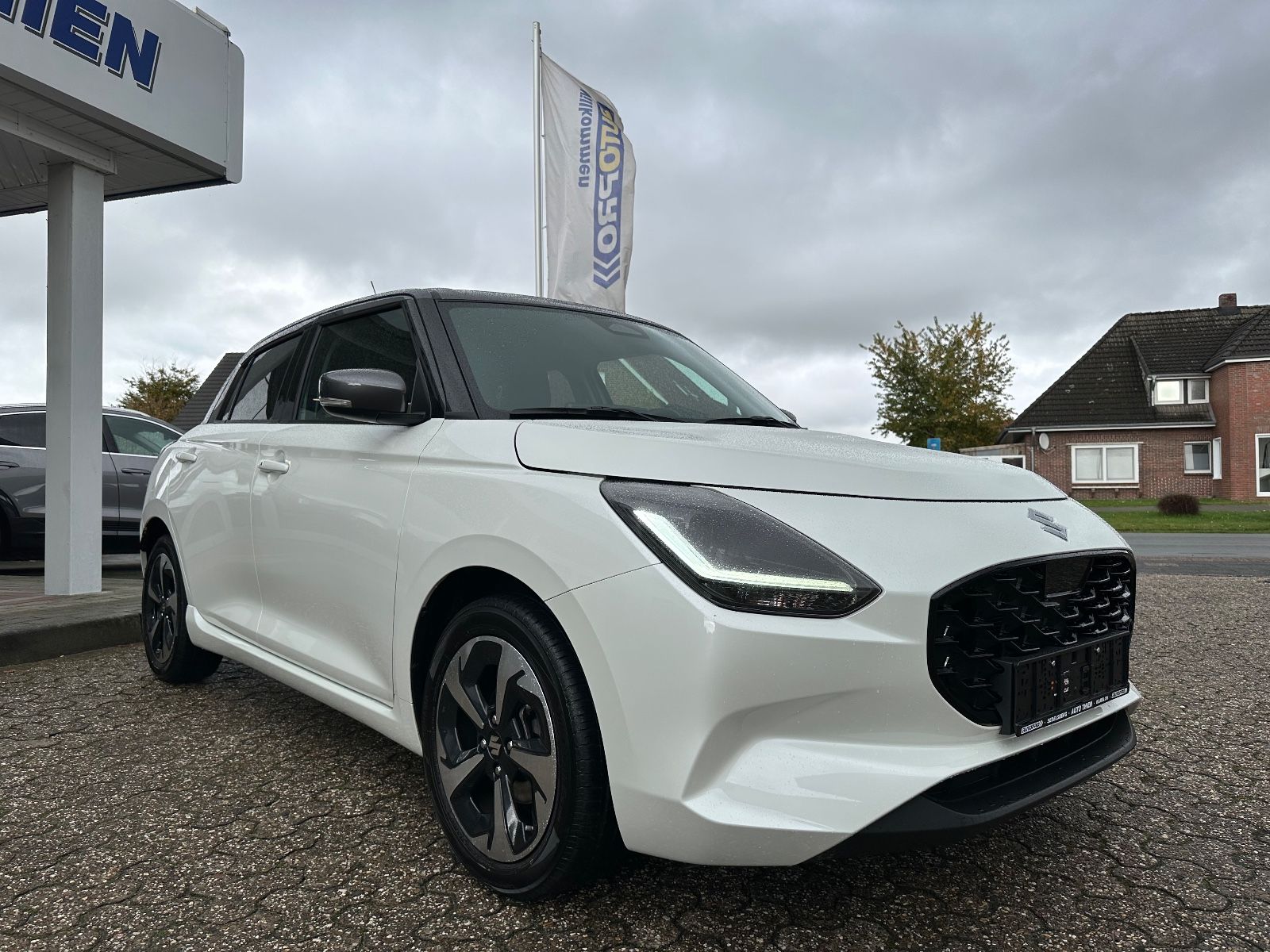 Fahrzeugabbildung Suzuki Swift 1.2 Dualjet Hybrid Comfort+ ACC/Navi/LED