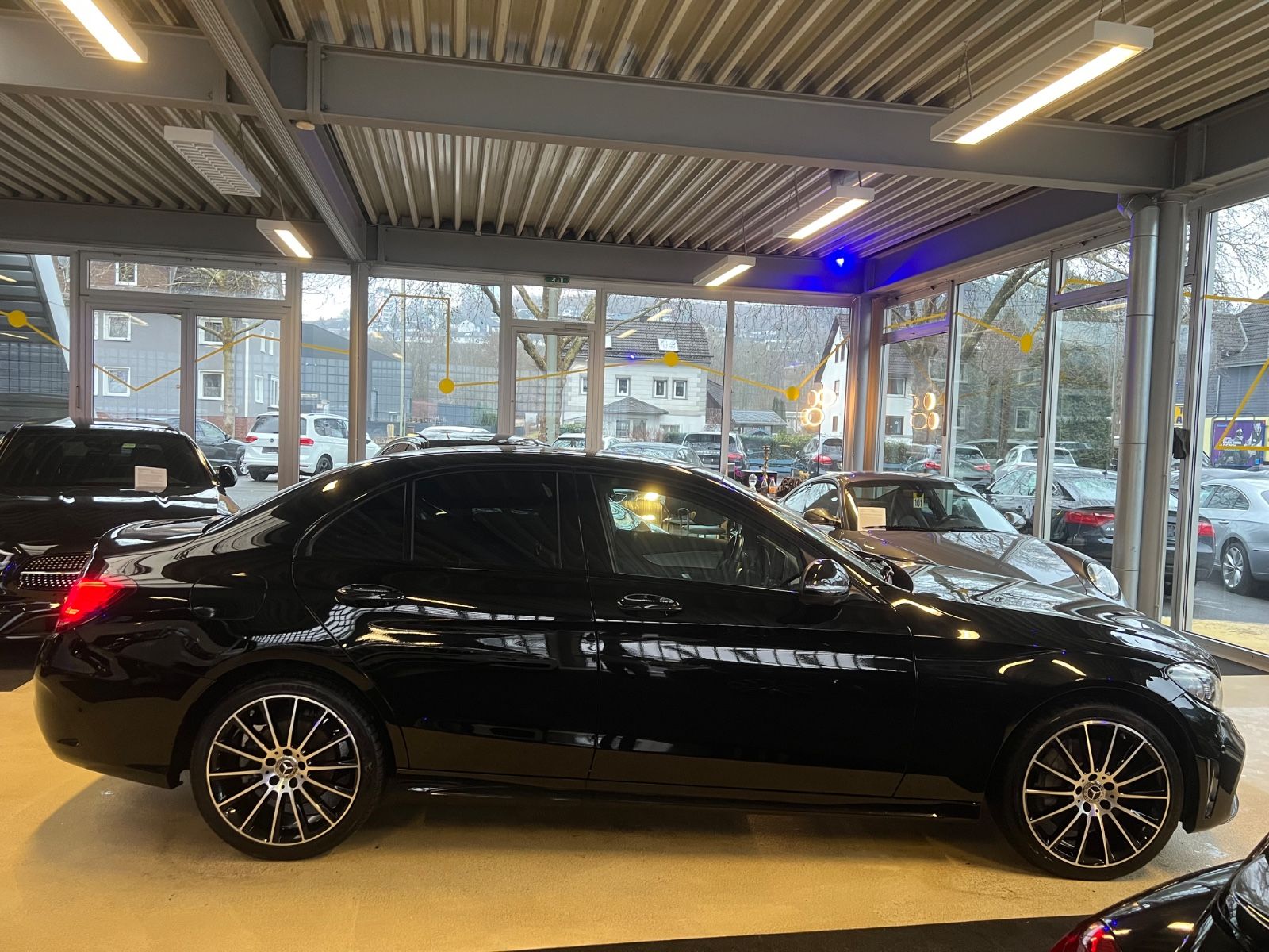 Fahrzeugabbildung Mercedes-Benz C 300 d Lim. AMG LINE DIGITALTACHO*HEADUP*CARBON