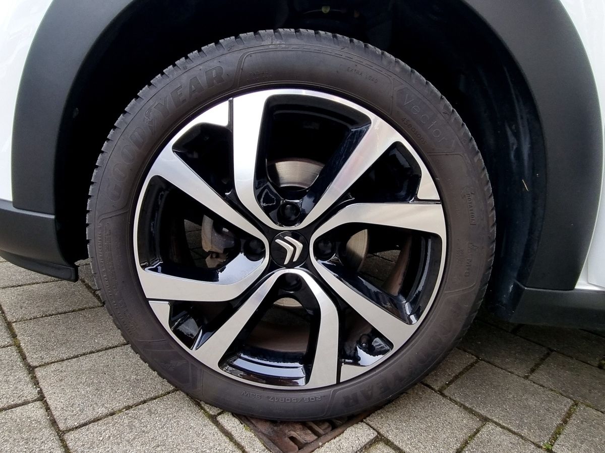 Fahrzeugabbildung Citroën C3 PureTech 110 Shine