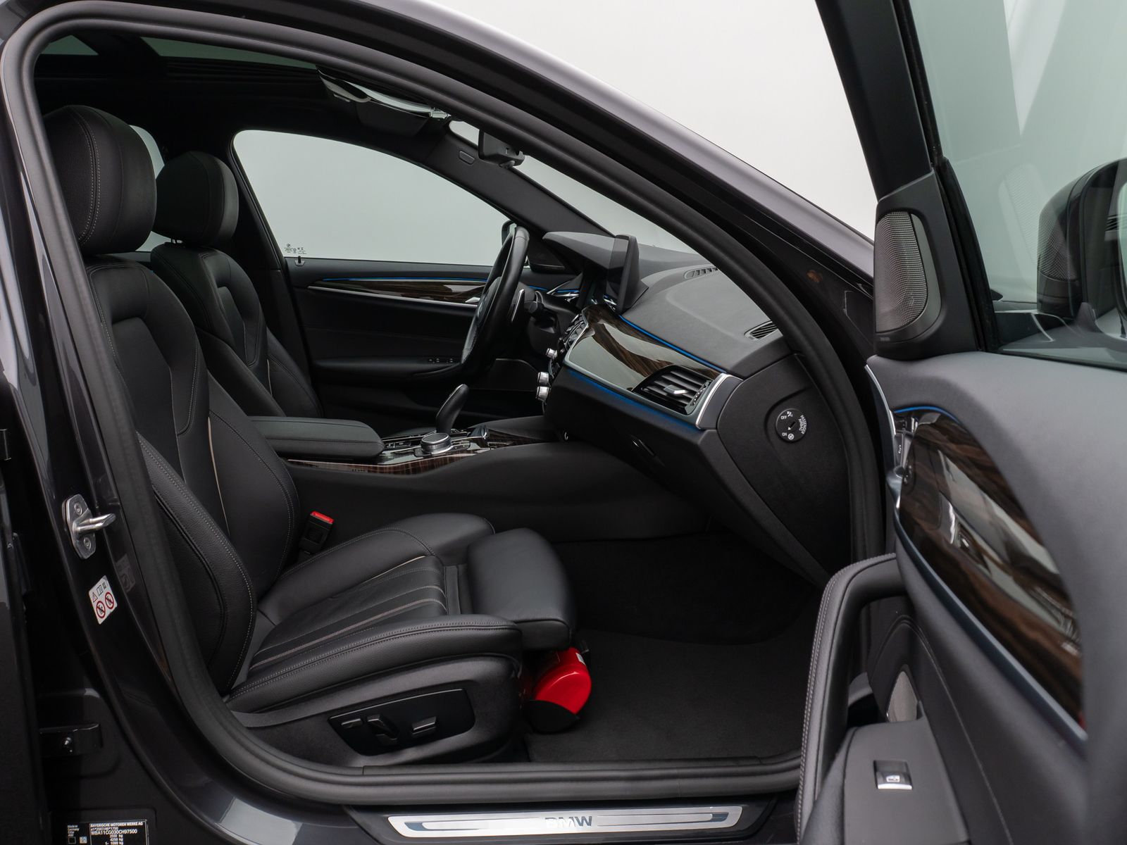 Fahrzeugabbildung BMW 530e Panorama Kamera DAB H/K WLAN Alarm Sport
