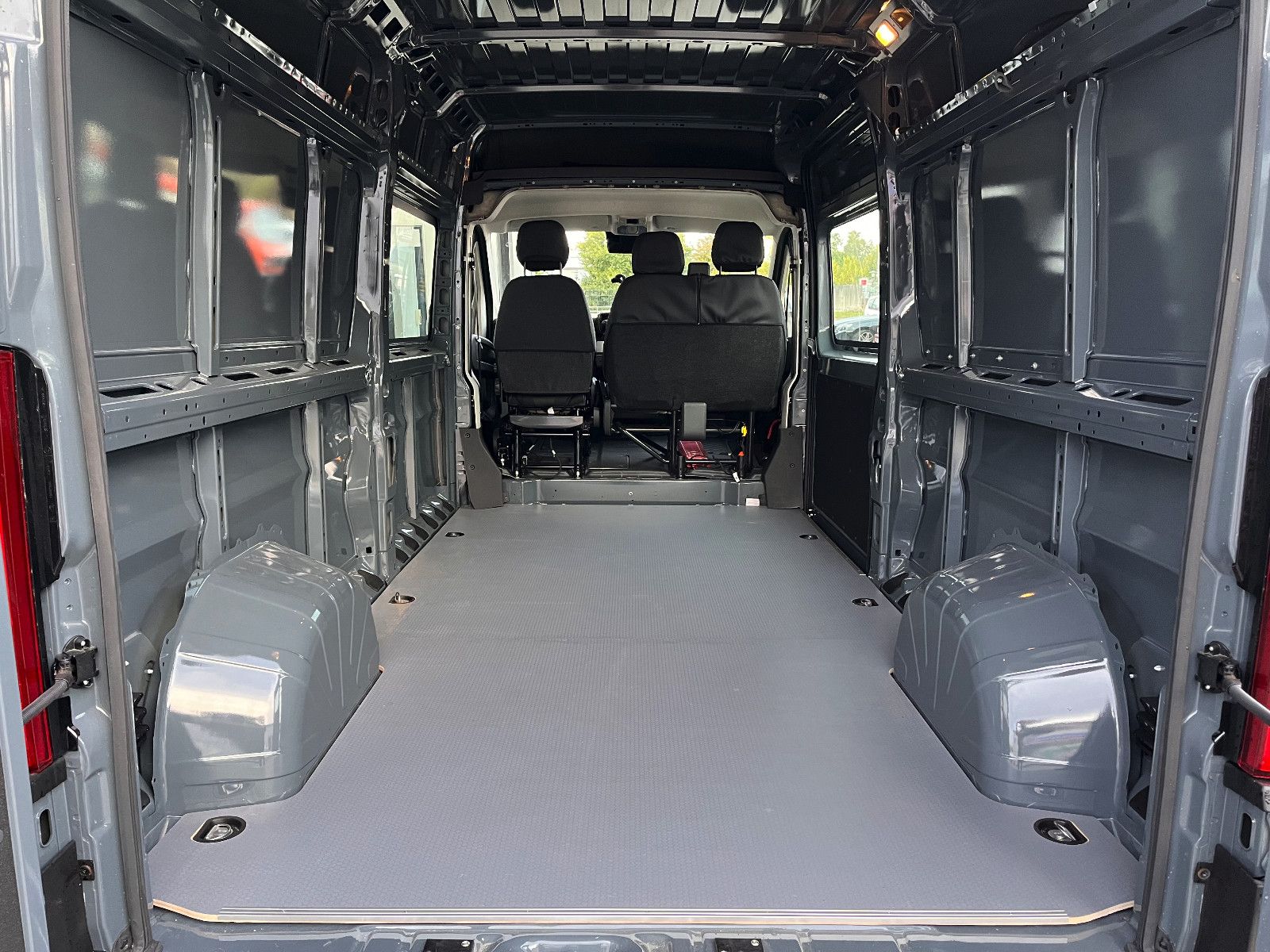 Fahrzeugabbildung Fiat Ducato Maxi Grossr.-Kasten 35 140 L4H2 teilvergl