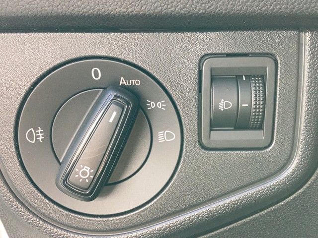 Fahrzeugabbildung Volkswagen Polo 1.0 Life LED AID Klima GRA PDC SH