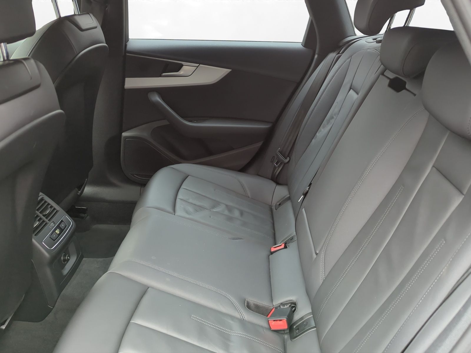 Audi A4 Avant 2,0 TDI quattro advanced Navi AHK Kamer imagem 3