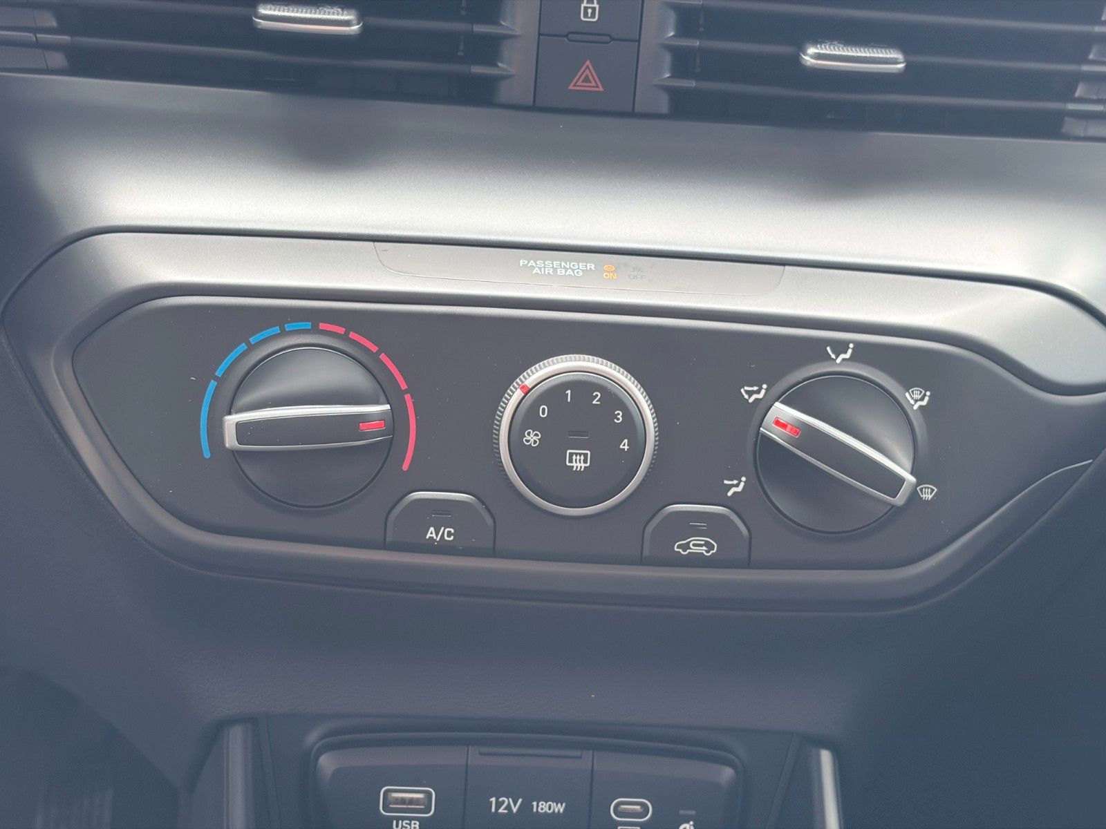 Fahrzeugabbildung Hyundai i20 1.0 T-GDI Blackline LED,Navi,SHZ,SoundSys