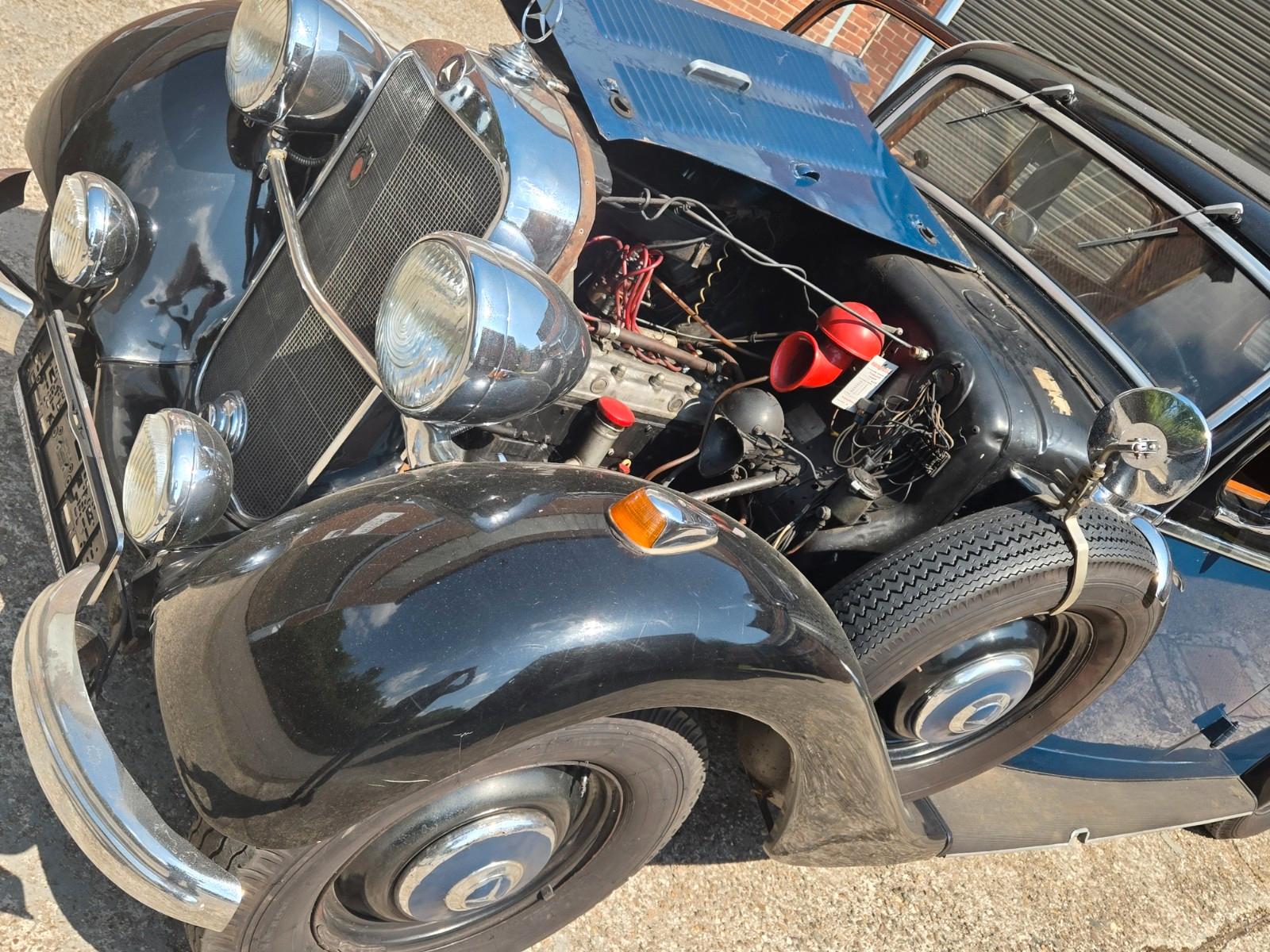 Mercedes-Benz 230