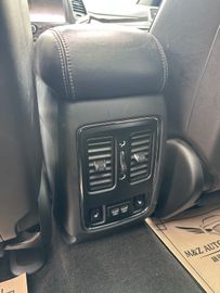 Jeep Grand Cherokee - 11