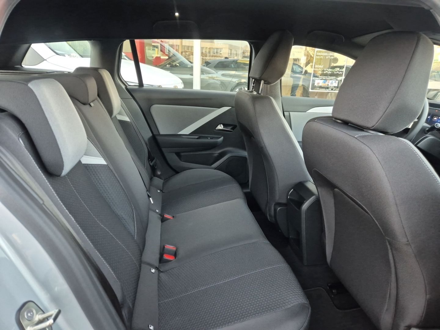 Fahrzeugabbildung Opel Astra 1.5 D EU6e L Sports Tourer Edition LED App