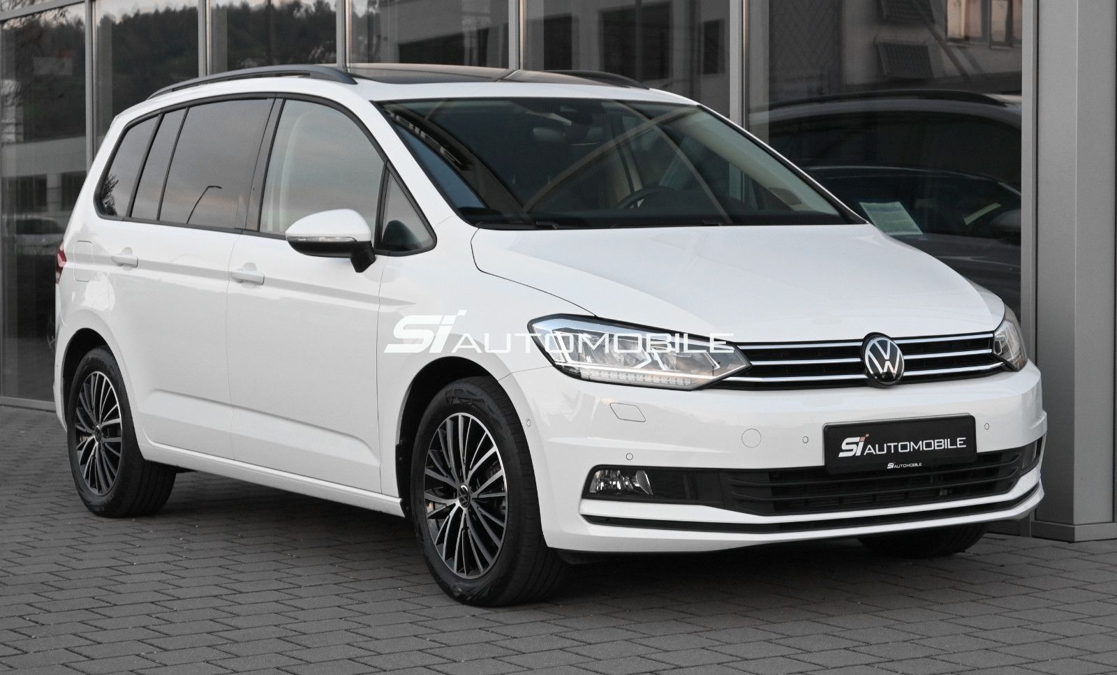 Fahrzeugabbildung Volkswagen Touran 2.0 TDI DSG °ACC°AHK°PANO°STANDHEIZ°7-SI°