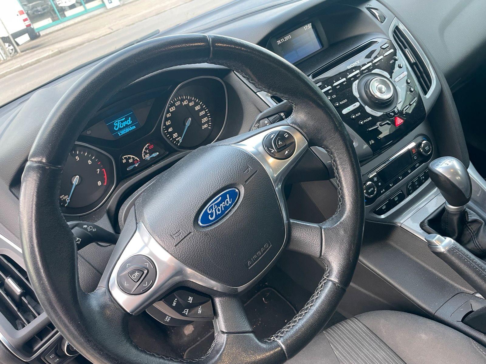 Ford Focus 2013 — photo 10