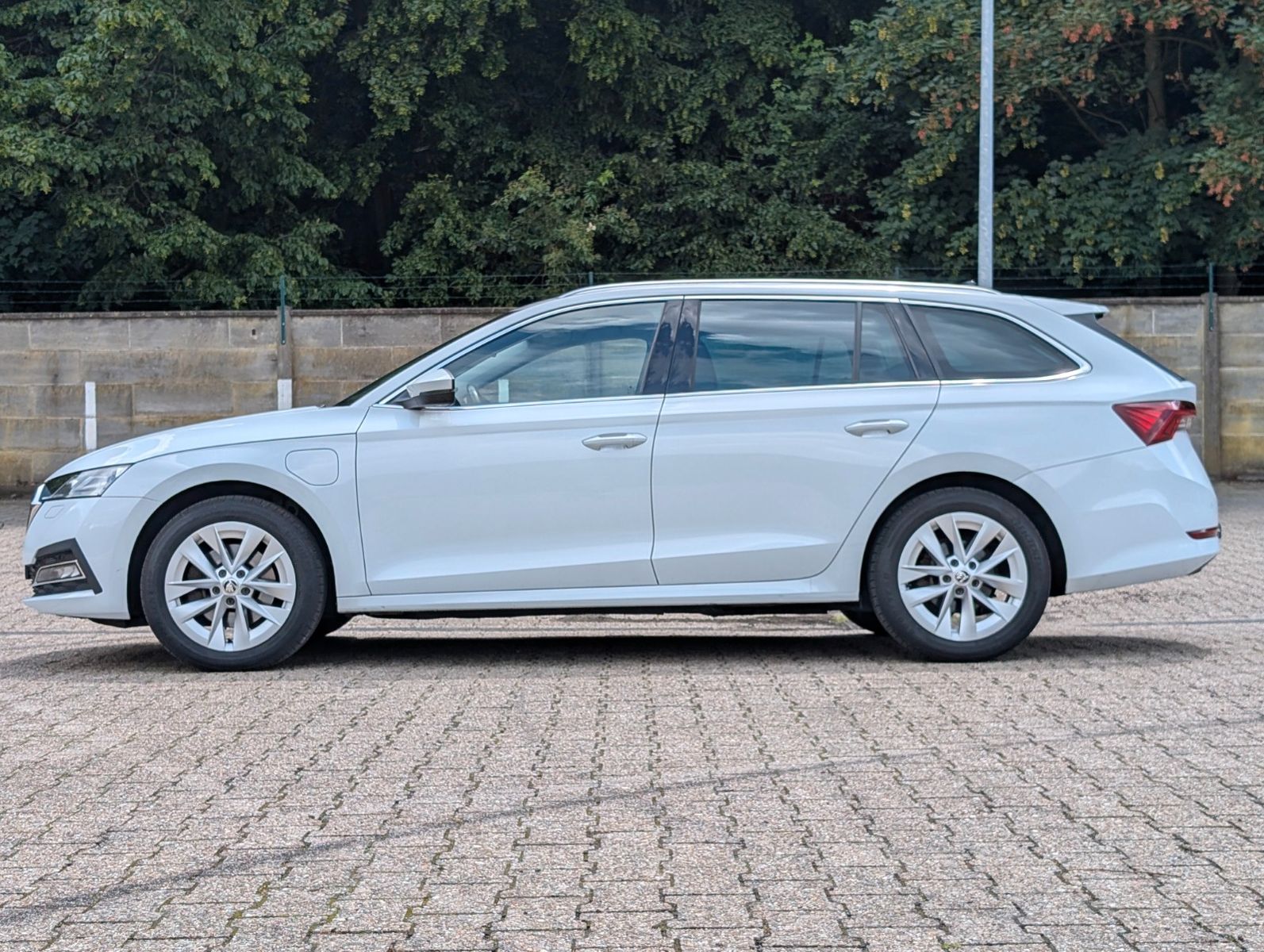 Skoda Octavia 1.4 TSI iV MoonweissPerl/Leder/KeyLess imagem 2