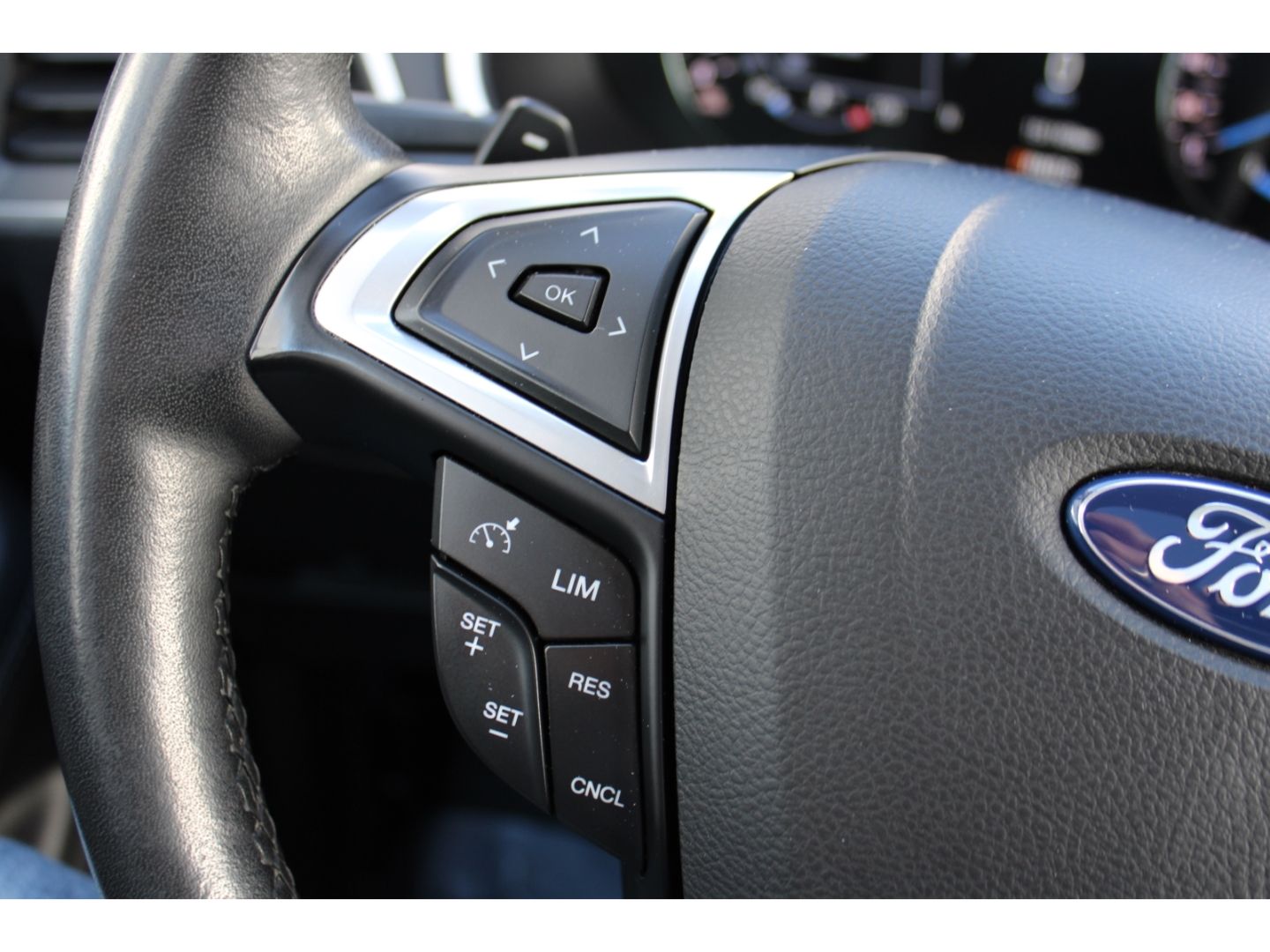 Fahrzeugabbildung Ford Galaxy Titanium 7 Sitze AHK Navi Pano GRA GJR PD