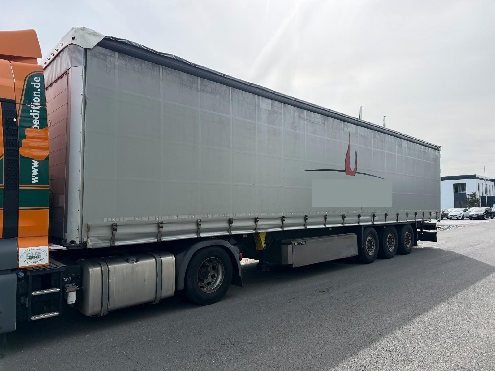 Schmitz Cargobull verzinkt. Edscha, Plane u. Spriegel