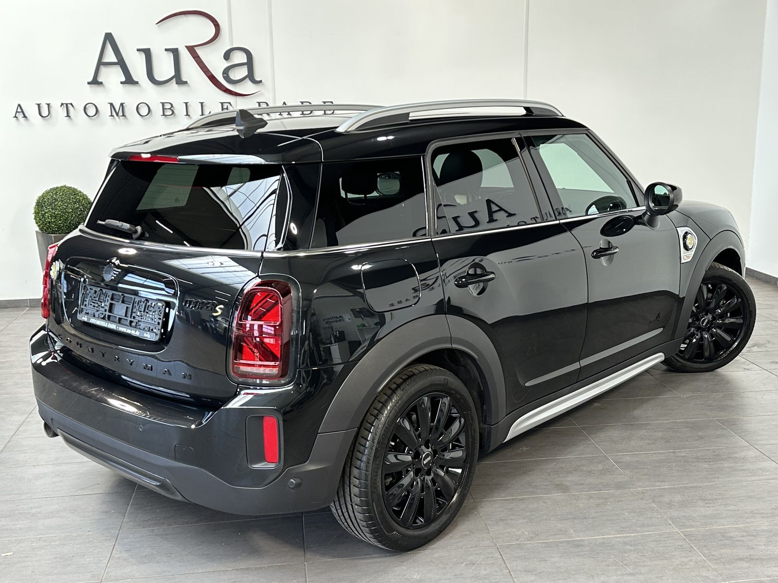 Fahrzeugabbildung MINI Cooper SE Countryman ALL4 NAV+LED+HUD+PANO+KAM