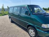 Volkswagen T4 Caravelle 2,5-l-Diesel TDI 75kW lang Standard - Volkswagen T4 Caravelle: Grün