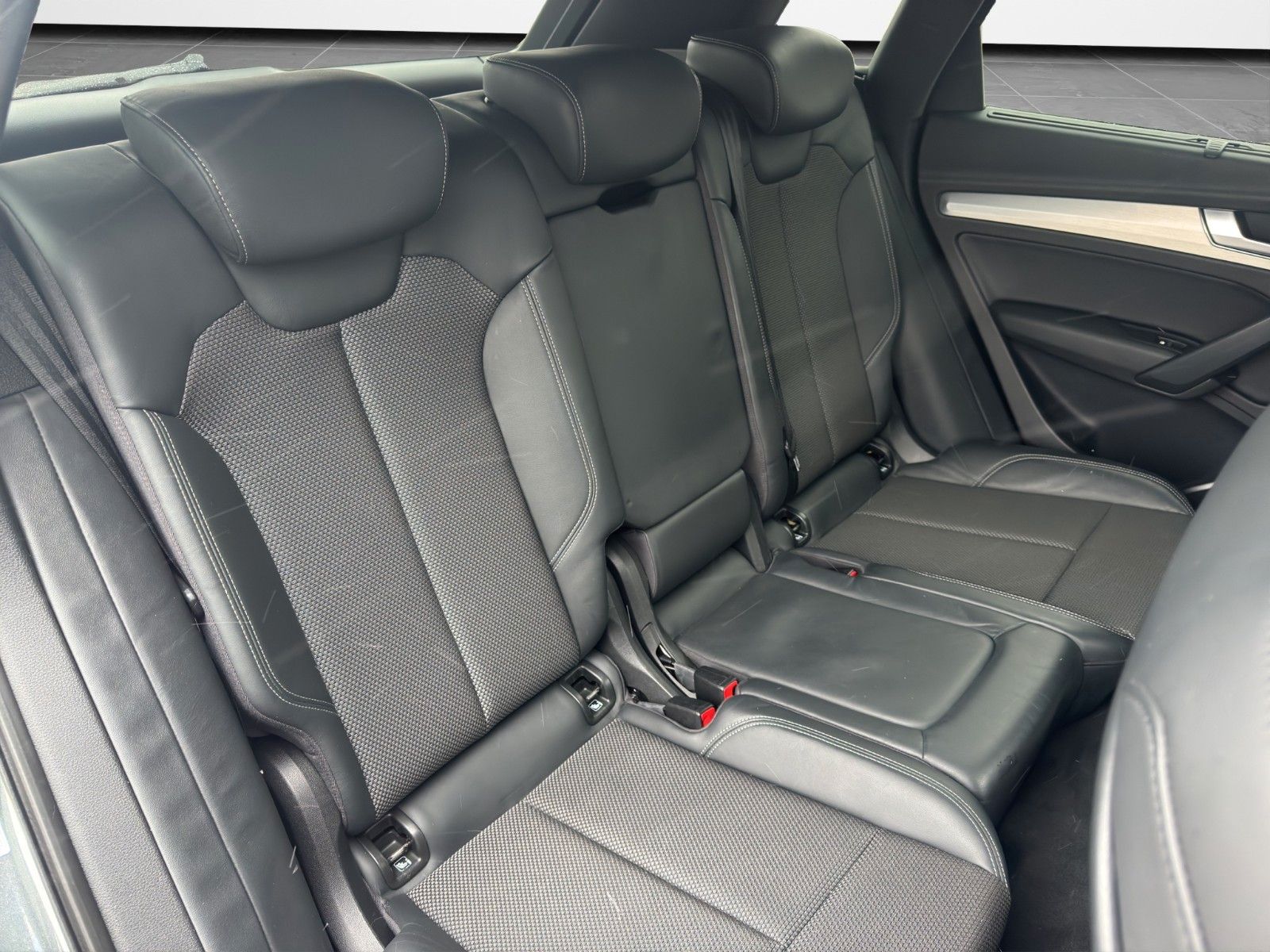 Fahrzeugabbildung Audi Q5 2.0TFSI QUAT S LINE PANO MEMORY AHK 360° LED