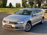 Volkswagen Passat Variant Highline / 190PS /Kamera/Alkanta