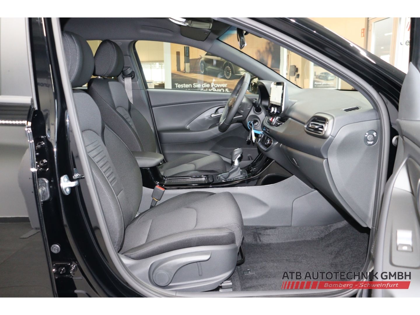 Fahrzeugabbildung Hyundai i30 Advantage 1.5 T-GDi 48V 140PS M/T Navi LED A