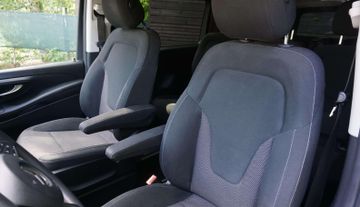 Mercedes V 220 - 12