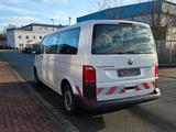 Volkswagen T6 Transporter/LANG/9 Sitze/Klima/044 - gebrauchte Kleinbusse in Hannover