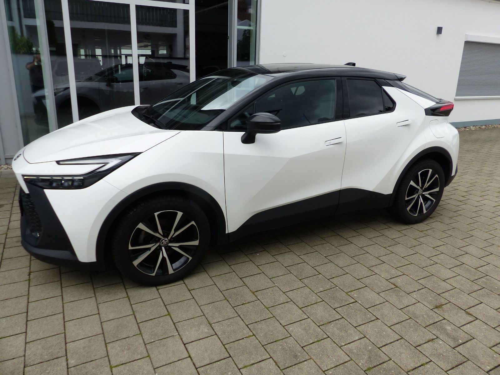 Toyota C-HR 1.8 Hybrid TeamD Navi Kamera SHZ CarPlay foto 3