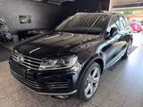 Volkswagen Touareg V6 3,0TDI*R-LINE*PANO*360*ACC*AHK*MEMORY - VW Touareg in Duisburg