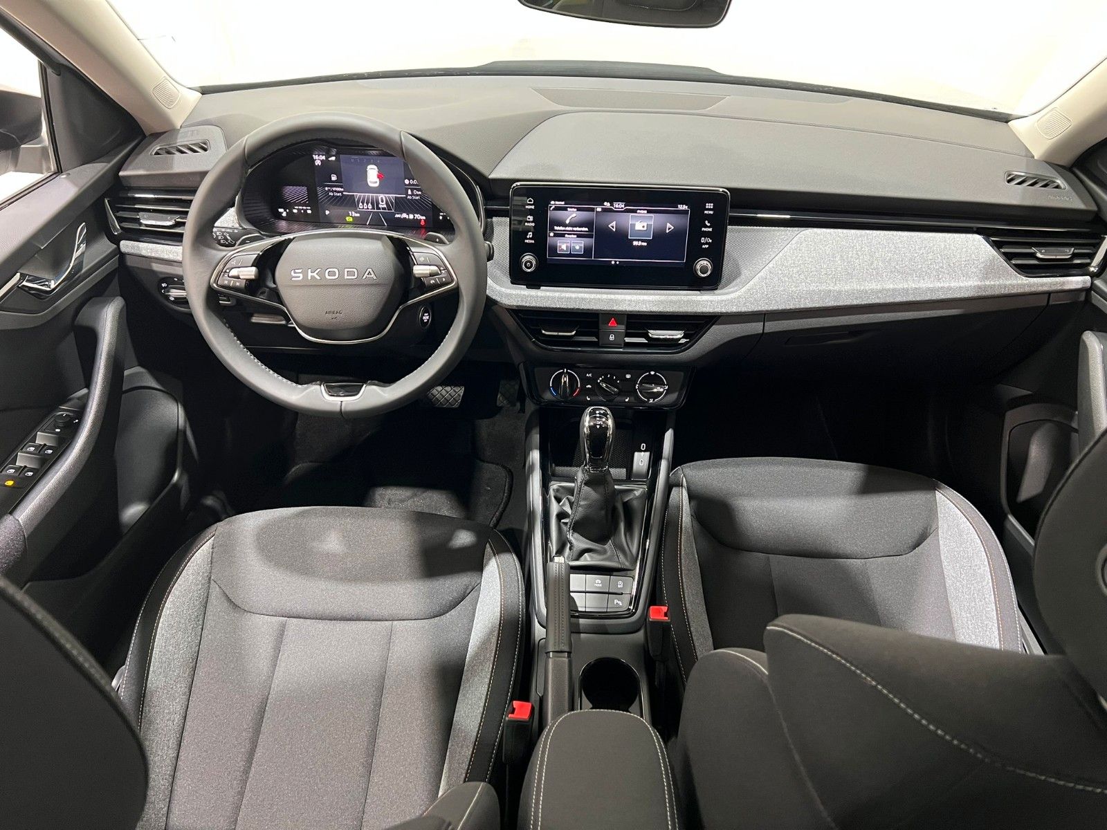 Fahrzeugabbildung SKODA Kamiq Selection / DSG / Kamera / 17 Zoll