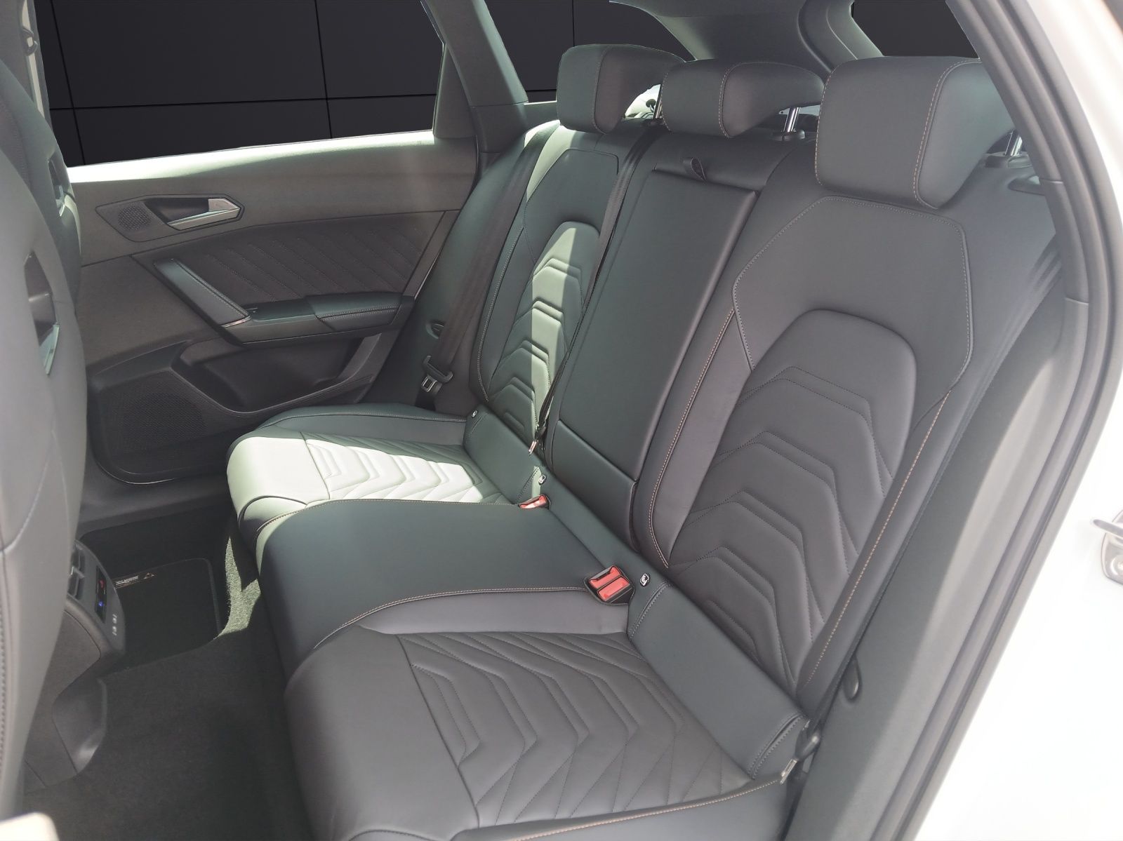 Fahrzeugabbildung CUPRA Leon Sportstourer VZ 2.0 TSI 4Drive AHK Matrix S