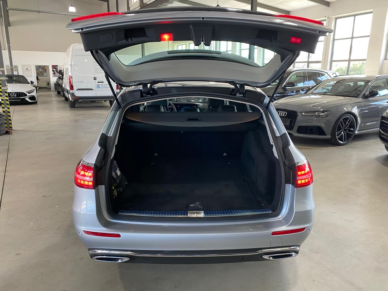 Fahrzeugabbildung Mercedes-Benz E 200 T-Model Avantgarde/LED-High/1.HD/