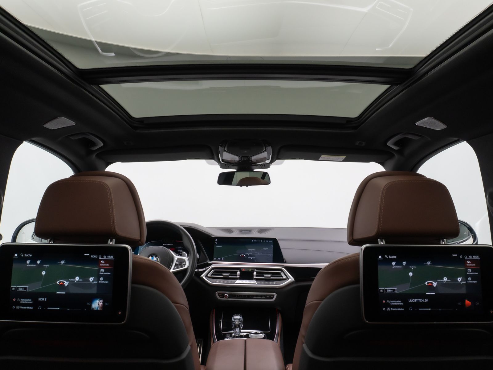 Fahrzeugabbildung BMW X5 M50i Panorama Laser HUD DAB B&W SoftClos Voll