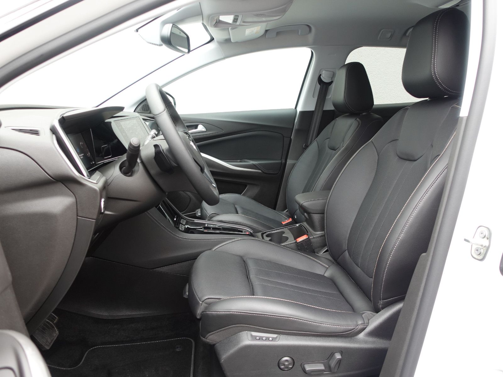 Fahrzeugabbildung Opel Grandland GS 1.2T AUTOMATIK,AHK,Navi,MatrixLED