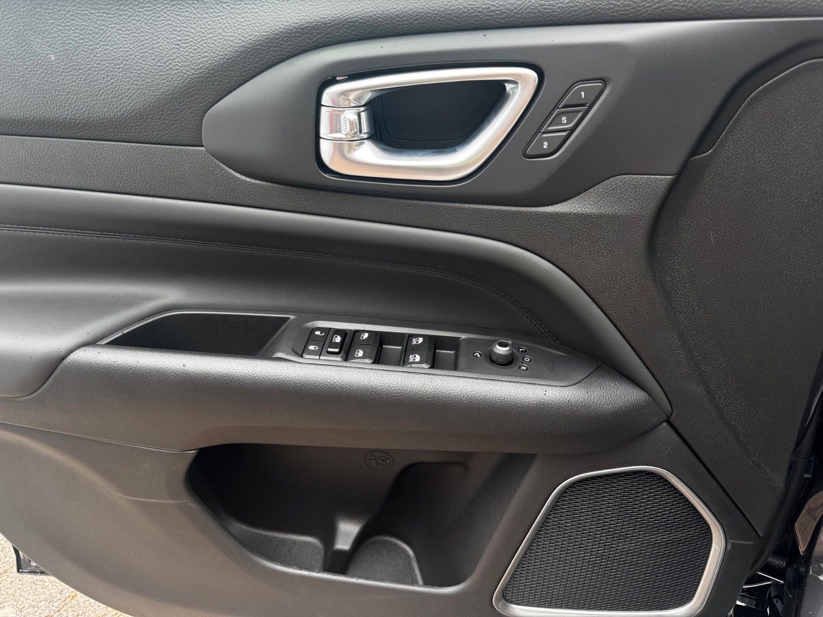 Fahrzeugabbildung Jeep Compass 1.5l Summit Navi ACC Sitzbelüftung  LED