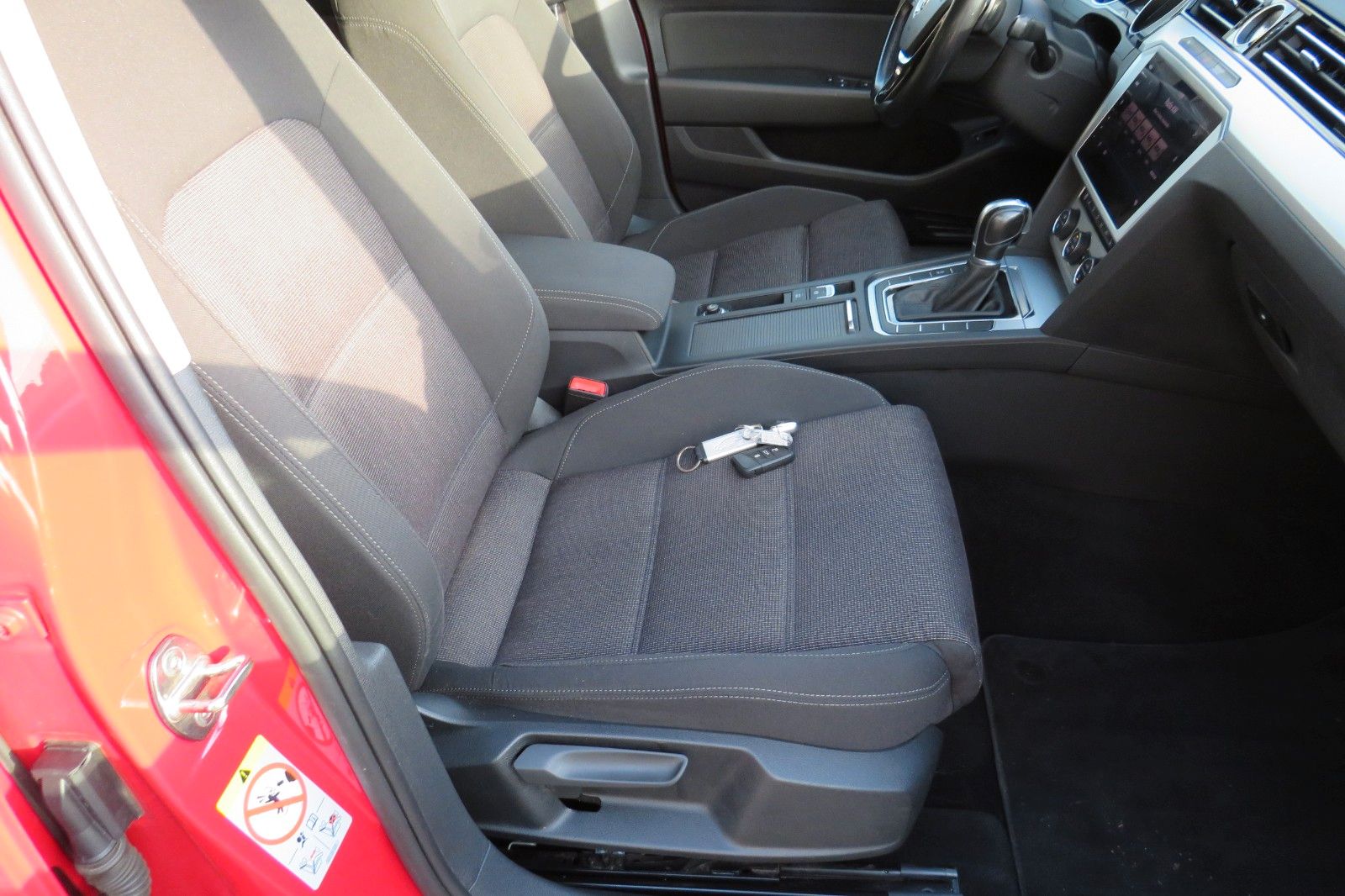 Fahrzeugabbildung Volkswagen Comfortline ACC LED KAMERA AHK NAVI APP-CONNECT