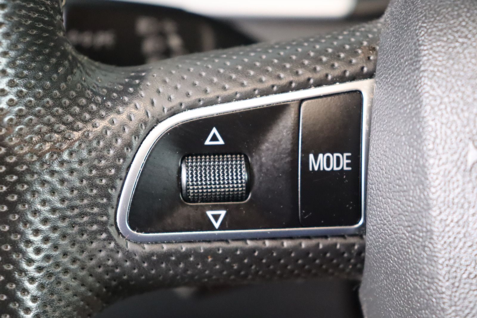 Fahrzeugabbildung Audi A4 2.0 TFSI quattro Avant * BI-Xenon * Navi *