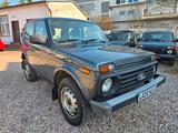 Lada Taiga Urban 4x4*TÜV Neu*AHK*1 Hand - Lada Taiga mit Benzin-Antrieb: Allradantrieb