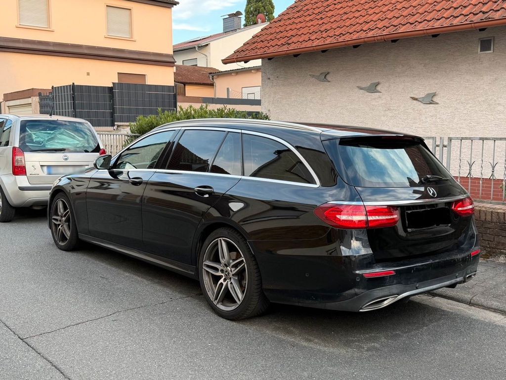 Image of Mercedes-Benz E 300
