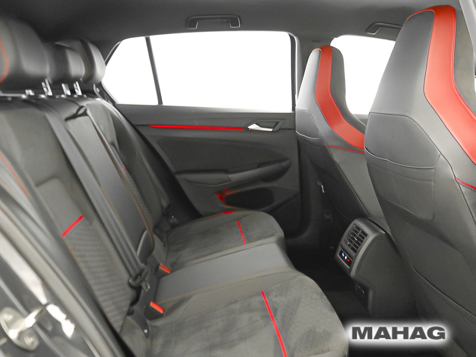 Volkswagen Golf VIII GTI Clubsport 2.0 TSI LED+ Navi ParkPi foto 15