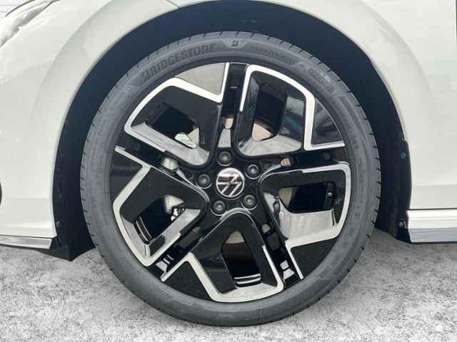 Fahrzeugabbildung Volkswagen Golf R-Line 1,5 l eTSI DSG KLIMA NAVI ALU