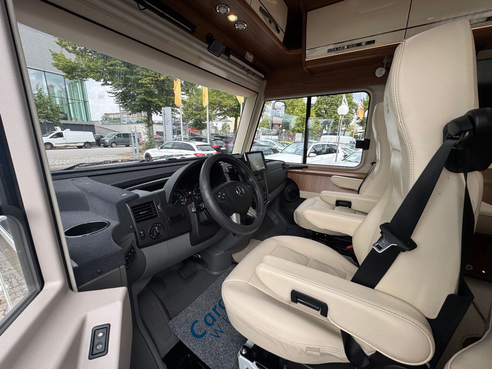 Fahrzeugabbildung HYMER / ERIBA / HYMERCAR B-KLASSE 680 STARLINE MB 3.0 D V6 HYD HÜBSTÜTZEN