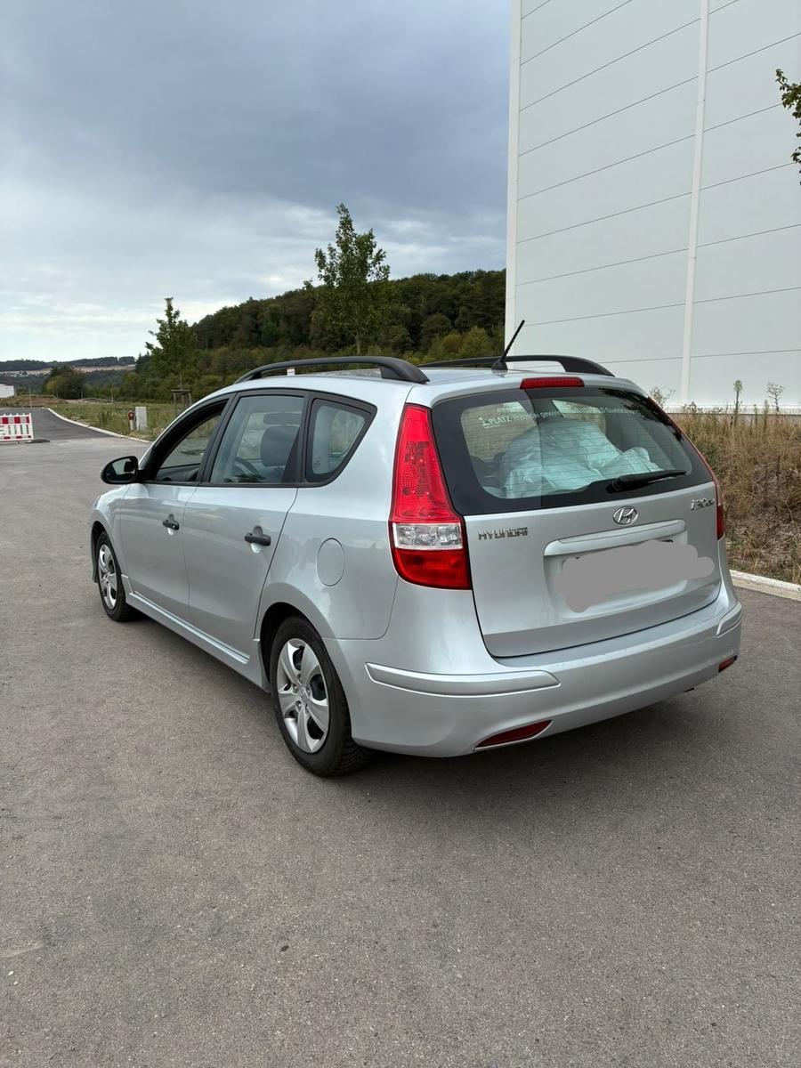 Hyundai i30 2011 — interior