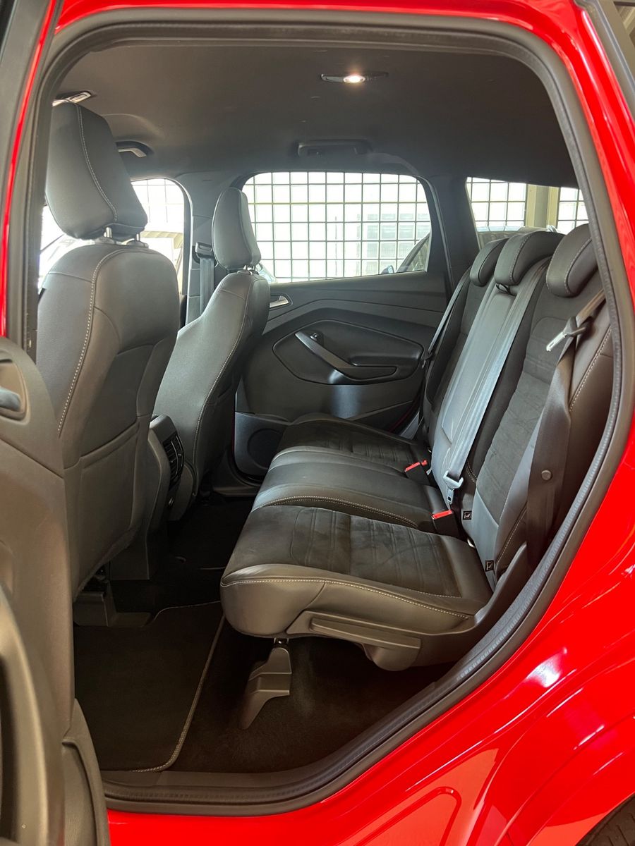Fahrzeugabbildung Ford Kuga ST-Line * ROT/SCHWARZ *