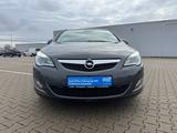 Opel Astra J Lim. 5-trg. Sport - Opel Astra aus 2011: J