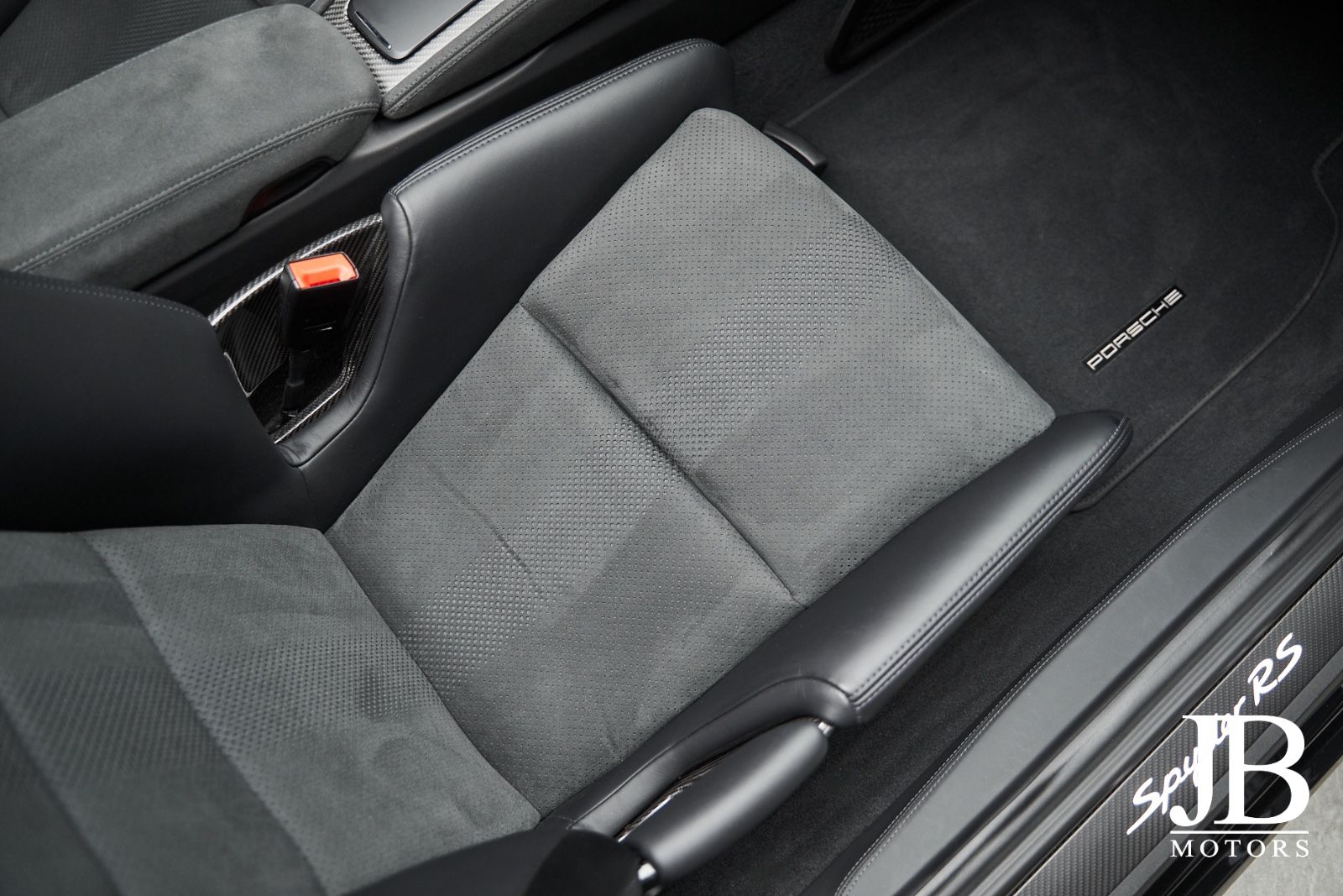 Fahrzeugabbildung Porsche Spyder RS Weissach PCCB Lift Magnesium Chrono