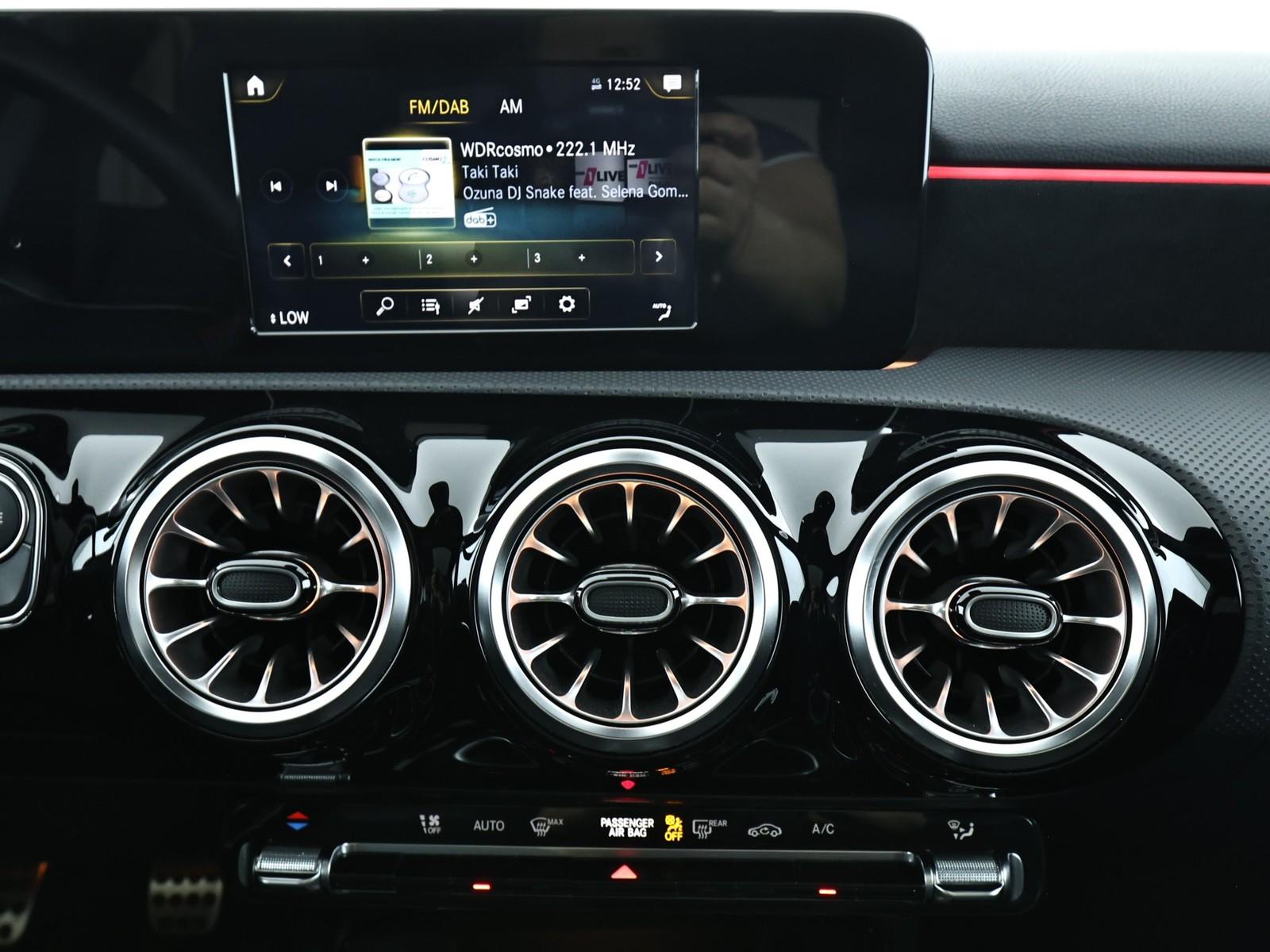 Mercedes-Benz A-Class Lim. AMG Line Pano LED Kamera Navi, миниатюра 12