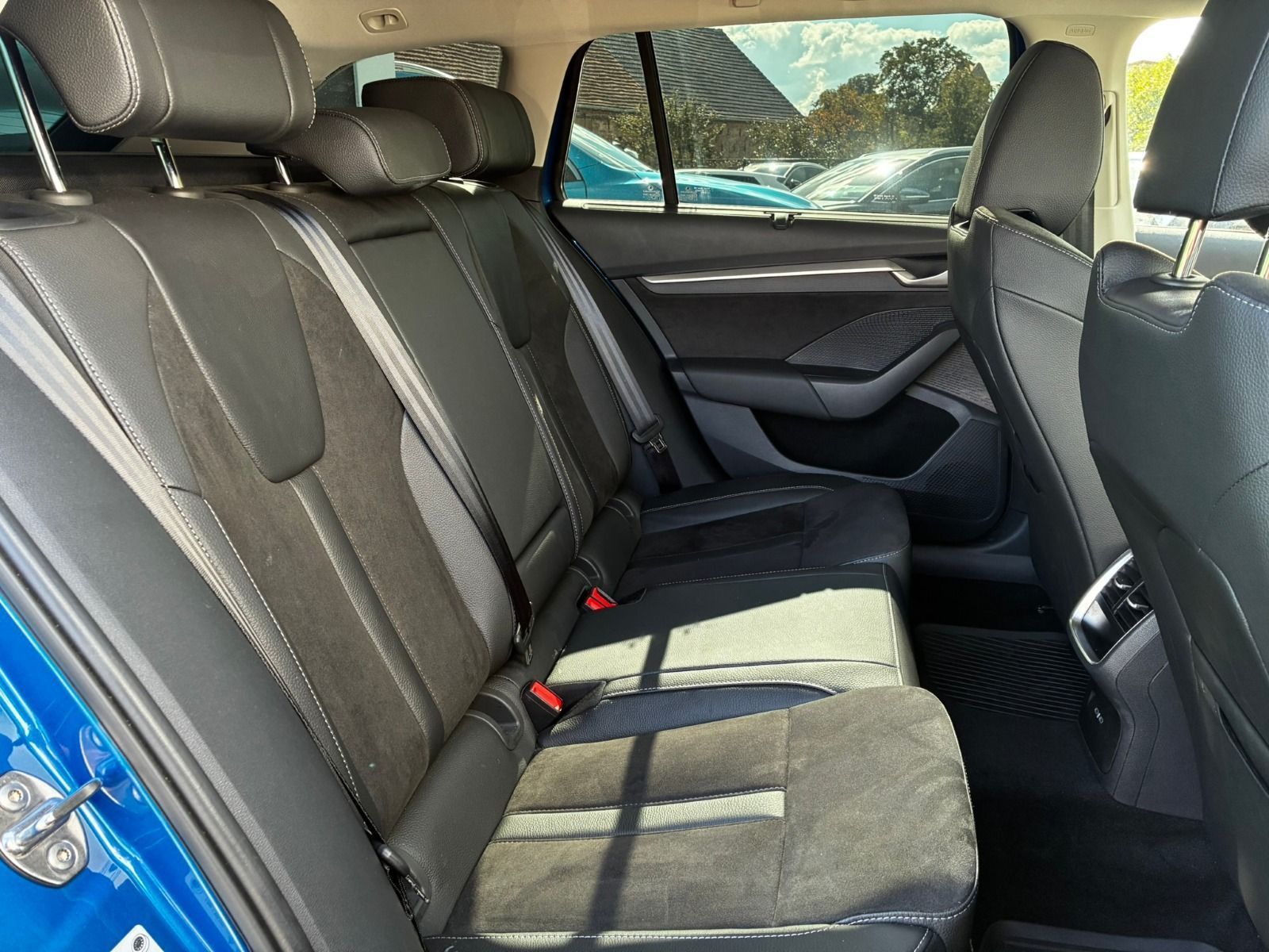 Fahrzeugabbildung SKODA Octavia Combi Tour 2,0 TDI 110kW 7-Gang-DSG