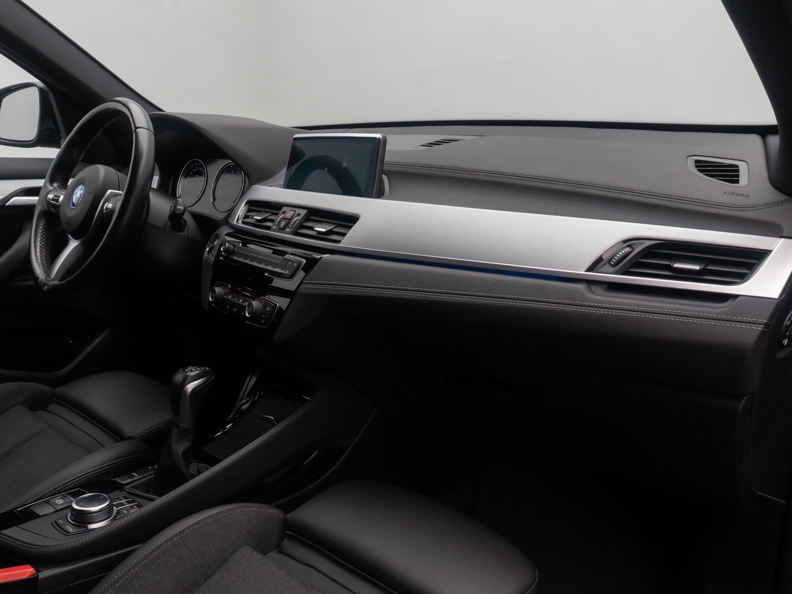 Fahrzeugabbildung BMW X1 xD25e M Sport Navi LED DAB GeschwindigReg 18"