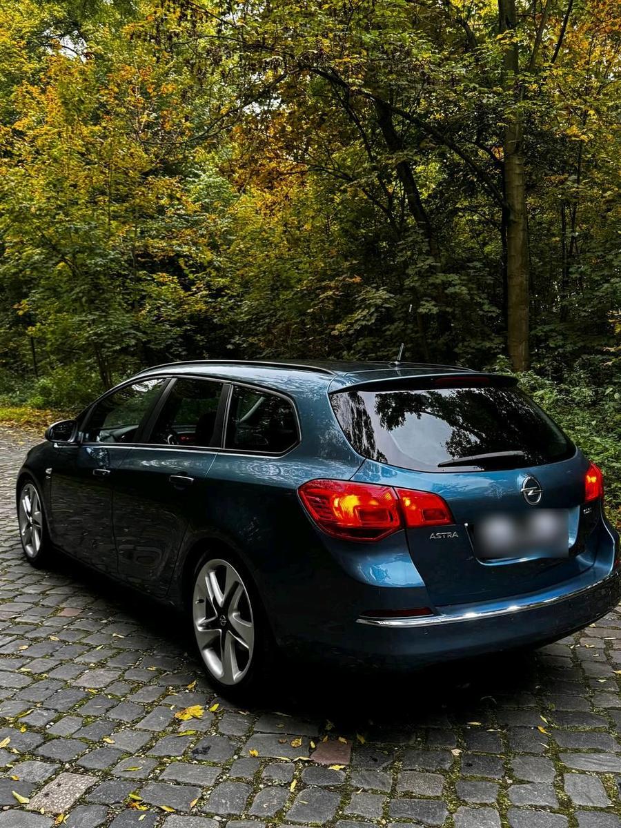 Opel Astra 2013 — photo 6