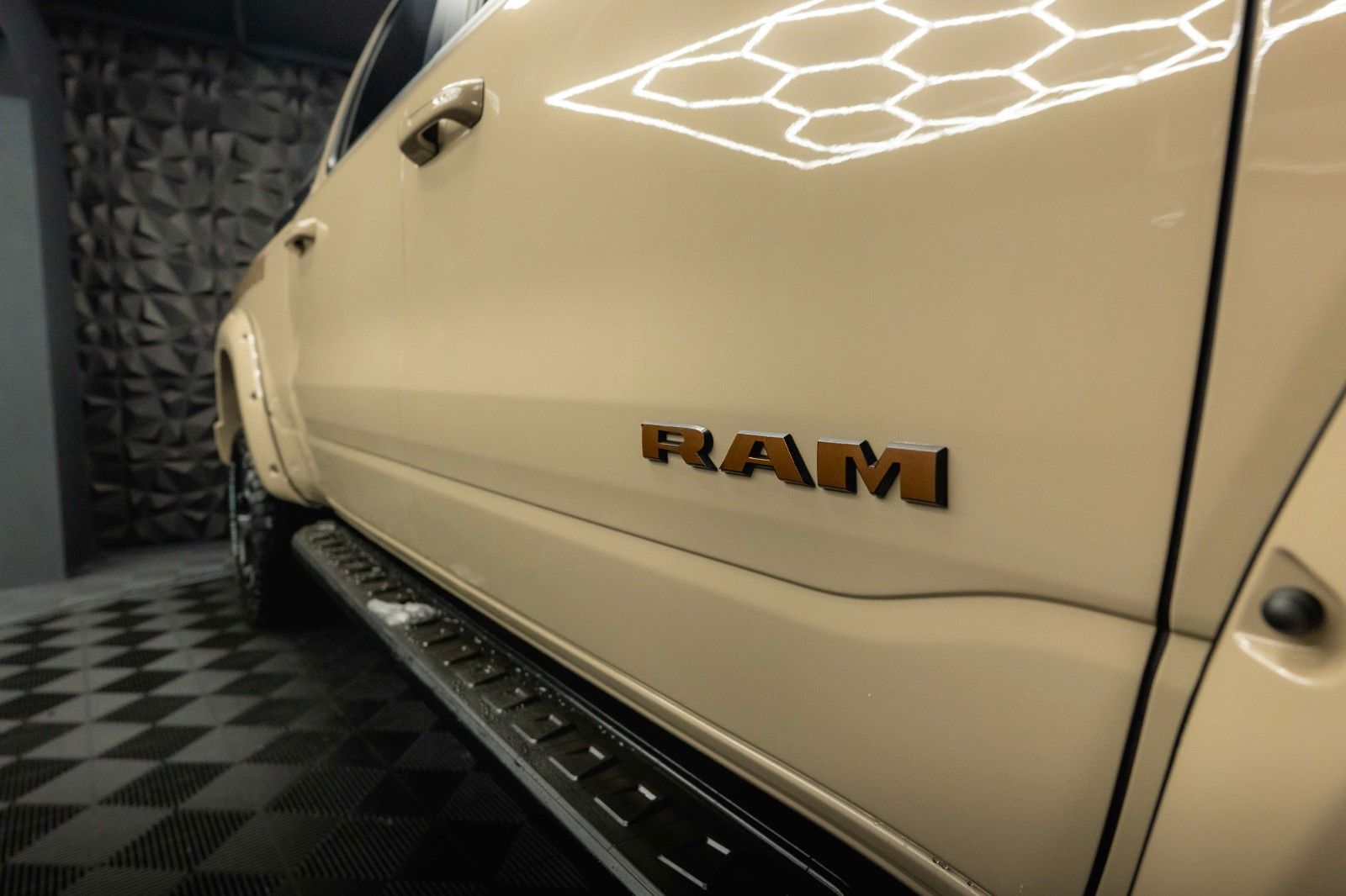 Fahrzeugabbildung Dodge RAM 5.7 V8 HEMI 4x4 OFFROAD LONGBED AXLE LOCK RC