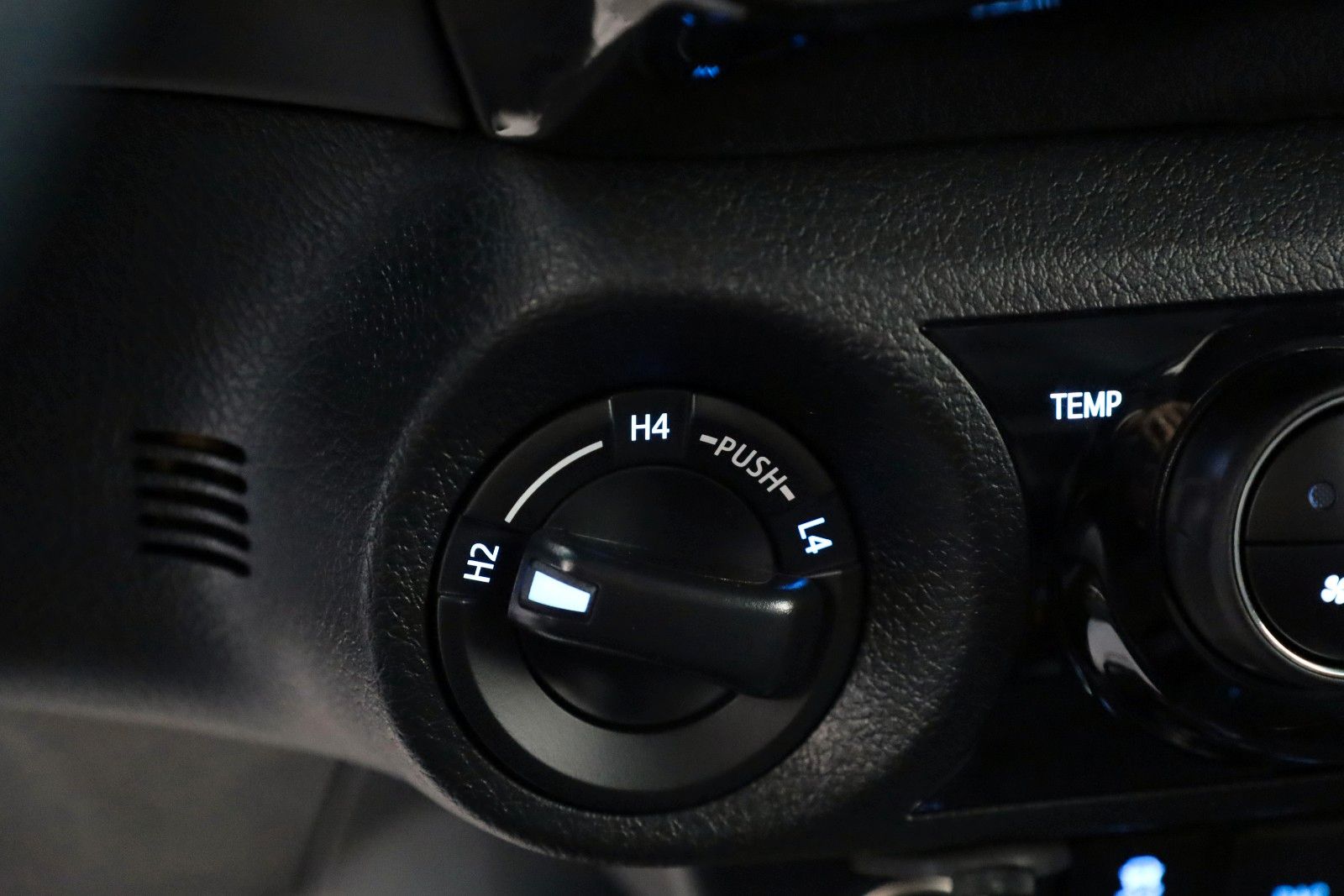 Fahrzeugabbildung Toyota Hilux Double Cab Invincible 4x4,Navi,Kamera,AHK